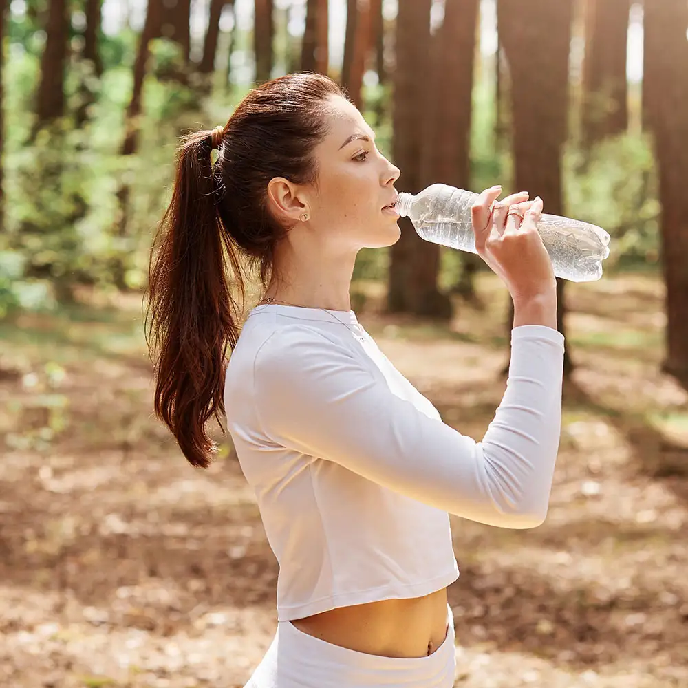 Pij duże ilości wody niegazowanej i soków owocowo-warzywnych